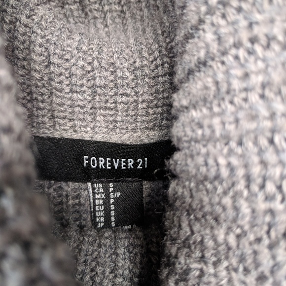 Contemporary Sleeveless Knitted Tunic - Picture 2 of 3